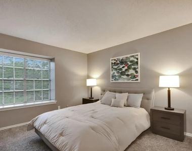 4401 Glenview Court - Photo Thumbnail 5