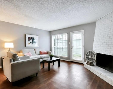 4401 Glenview Court - Photo Thumbnail 2