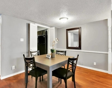 4401 Glenview Court - Photo Thumbnail 3