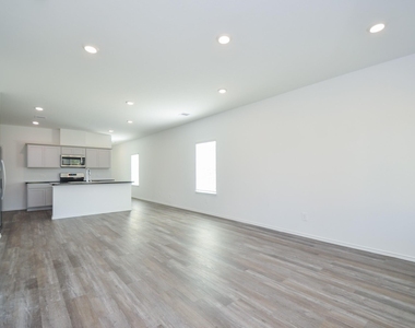5778 Hampton Valley Dr - Photo Thumbnail 10