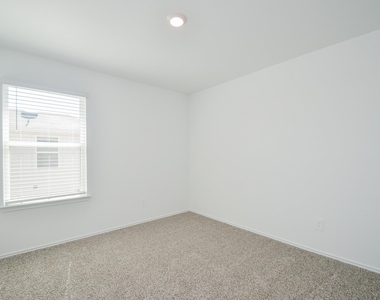 5778 Hampton Valley Dr - Photo Thumbnail 8