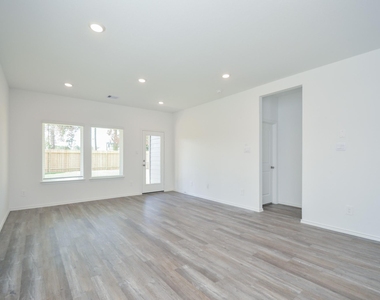 5778 Hampton Valley Dr - Photo Thumbnail 4