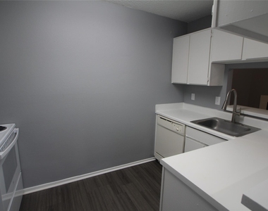 5423 Farley Drive - Photo Thumbnail 2