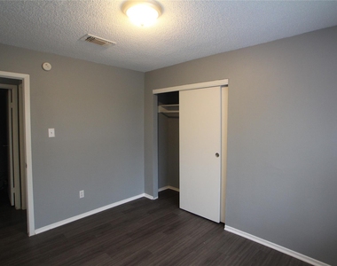 5423 Farley Drive - Photo Thumbnail 6