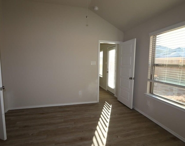 21423 Bluebonnet Cove Court - Photo Thumbnail 11