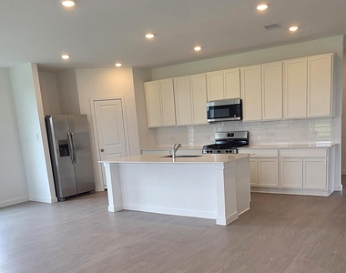 2507 Cantera Bluff Lane - Photo Thumbnail 9