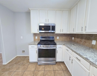 1423 Stone Bluff Drive - Photo Thumbnail 9