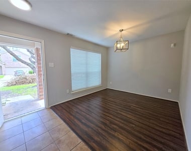 1423 Stone Bluff Drive - Photo Thumbnail 3