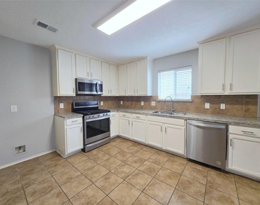 1423 Stone Bluff Drive - Photo Thumbnail 6