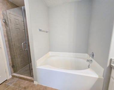 1423 Stone Bluff Drive - Photo Thumbnail 16