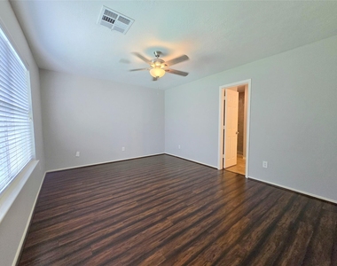 1423 Stone Bluff Drive - Photo Thumbnail 13