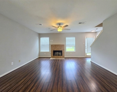 1423 Stone Bluff Drive - Photo Thumbnail 7