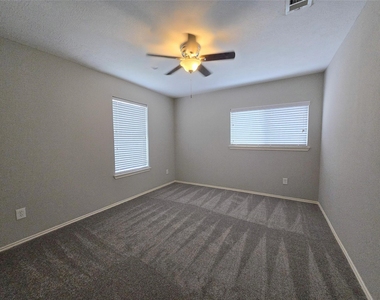 1423 Stone Bluff Drive - Photo Thumbnail 23