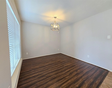 1423 Stone Bluff Drive - Photo Thumbnail 2
