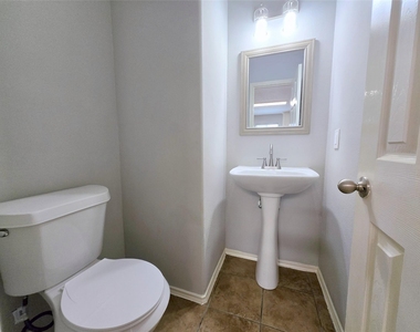 1423 Stone Bluff Drive - Photo Thumbnail 5