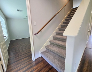 1423 Stone Bluff Drive - Photo Thumbnail 18