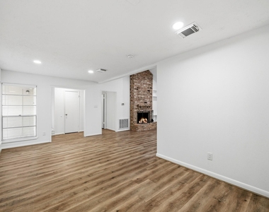 12931 Westella Drive - Photo Thumbnail 11