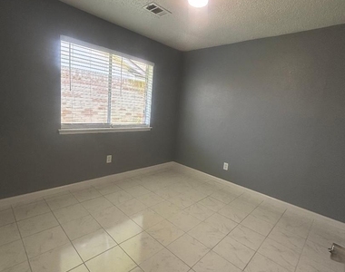 7218 Arista Drive - Photo Thumbnail 13