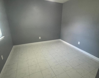 7218 Arista Drive - Photo Thumbnail 16
