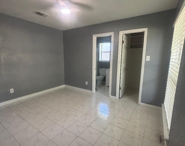 7218 Arista Drive - Photo Thumbnail 10