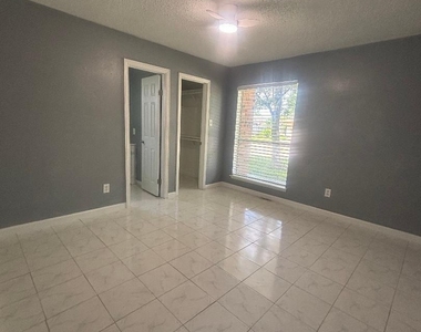 7218 Arista Drive - Photo Thumbnail 9