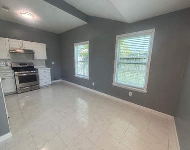 7218 Arista Drive - Photo Thumbnail 6