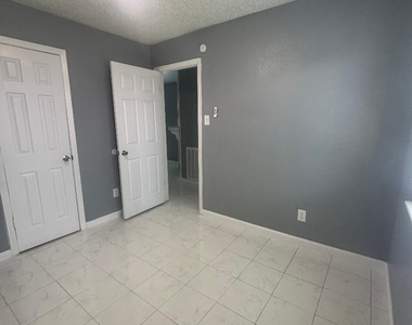 7218 Arista Drive - Photo Thumbnail 14