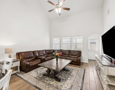 1189 Bluebonnet Trail - Photo Thumbnail 2