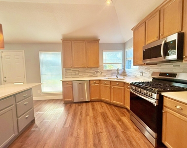 3610 Maple Pass Court - Photo Thumbnail 7