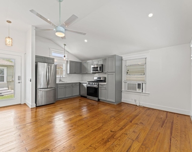 732 E 12th 1/2 Street - Photo Thumbnail 3