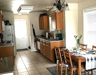 108 Vista Way - Photo Thumbnail 5