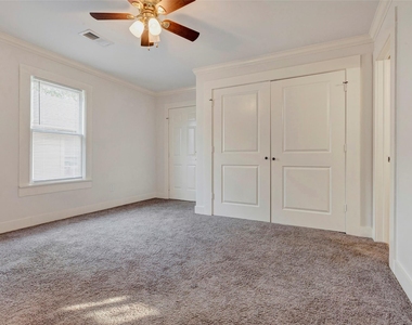 404 E 29th Street - Photo Thumbnail 8