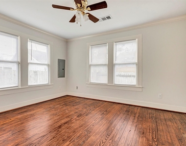 404 E 29th Street - Photo Thumbnail 6