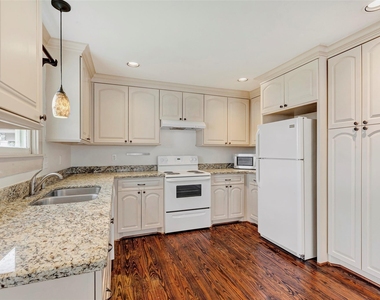 404 E 29th Street - Photo Thumbnail 4