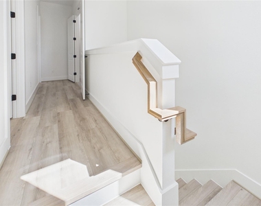 2421 Harrington Street - Photo Thumbnail 40