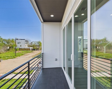 2421 Harrington Street - Photo Thumbnail 1
