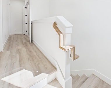 2421 Harrington Street - Photo Thumbnail 39