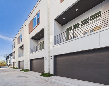 2421 Harrington Street - Photo Thumbnail 5