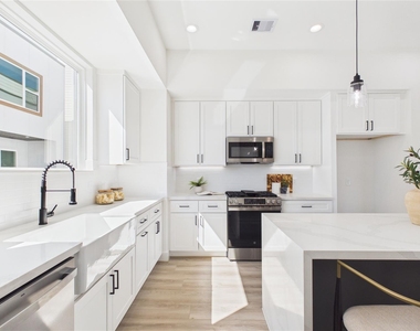 2421 Harrington Street - Photo Thumbnail 34