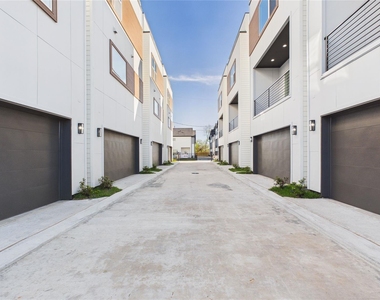 2421 Harrington Street - Photo Thumbnail 3