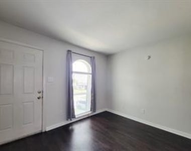 101 Brookside Lane - Photo Thumbnail 3