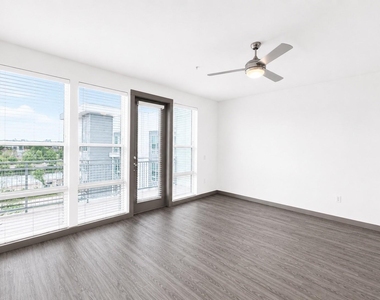 1111 N Durham Drive - Photo Thumbnail 5