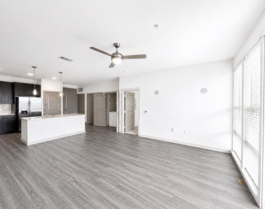 1111 N Durham Drive - Photo Thumbnail 4