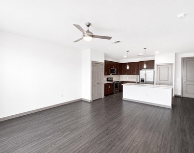 1111 N Durham Drive - Photo Thumbnail 6