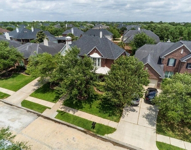 12406 Santiago Cove Lane - Photo Thumbnail 45