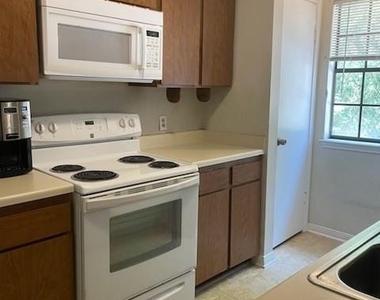 2401 Sycamore Avenue - Photo Thumbnail 5