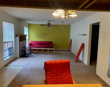 2401 Sycamore Avenue - Photo Thumbnail 3