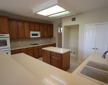 1215 Pelican Hill Court - Photo Thumbnail 7