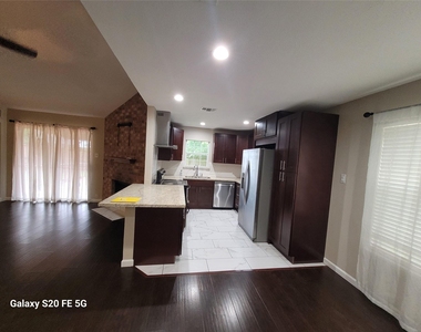 11018 Kirkwell Drive - Photo Thumbnail 9