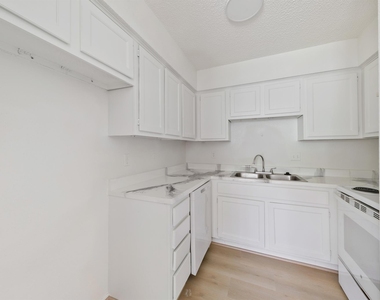 700 Lyle W Avenue - Photo Thumbnail 3